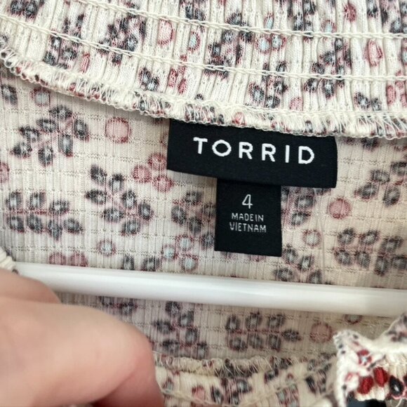 NEW NWT TORRID 4 Plus Size Textured Jersey Choker Neck Smocked Bottom Top Floral - Picture 6 of 15